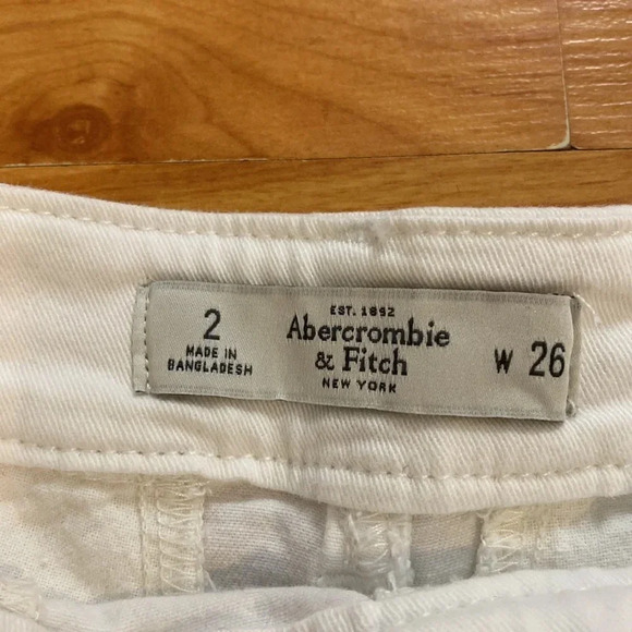 Abercrombie & Fitch White Short - Picture 2 of 3